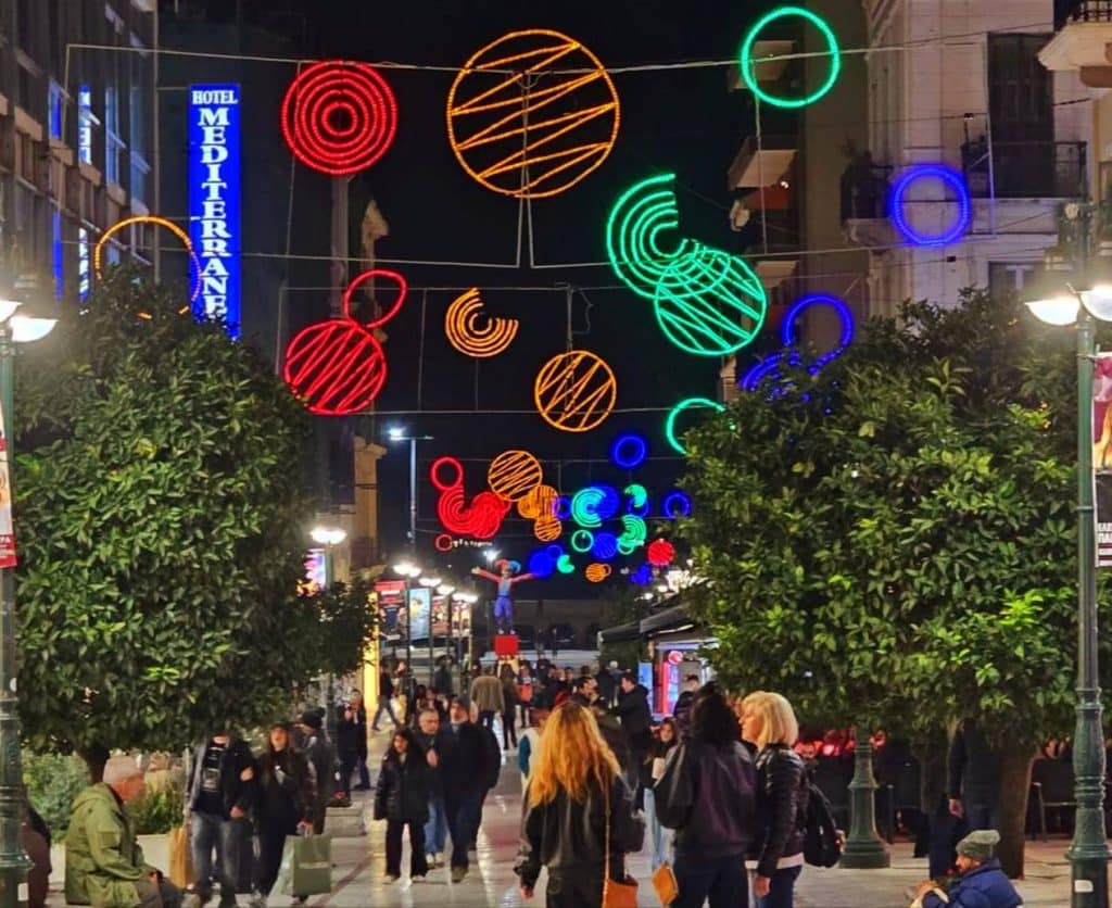 Κατάμεστη η αποκριάτικη Πάτρα - φωτο