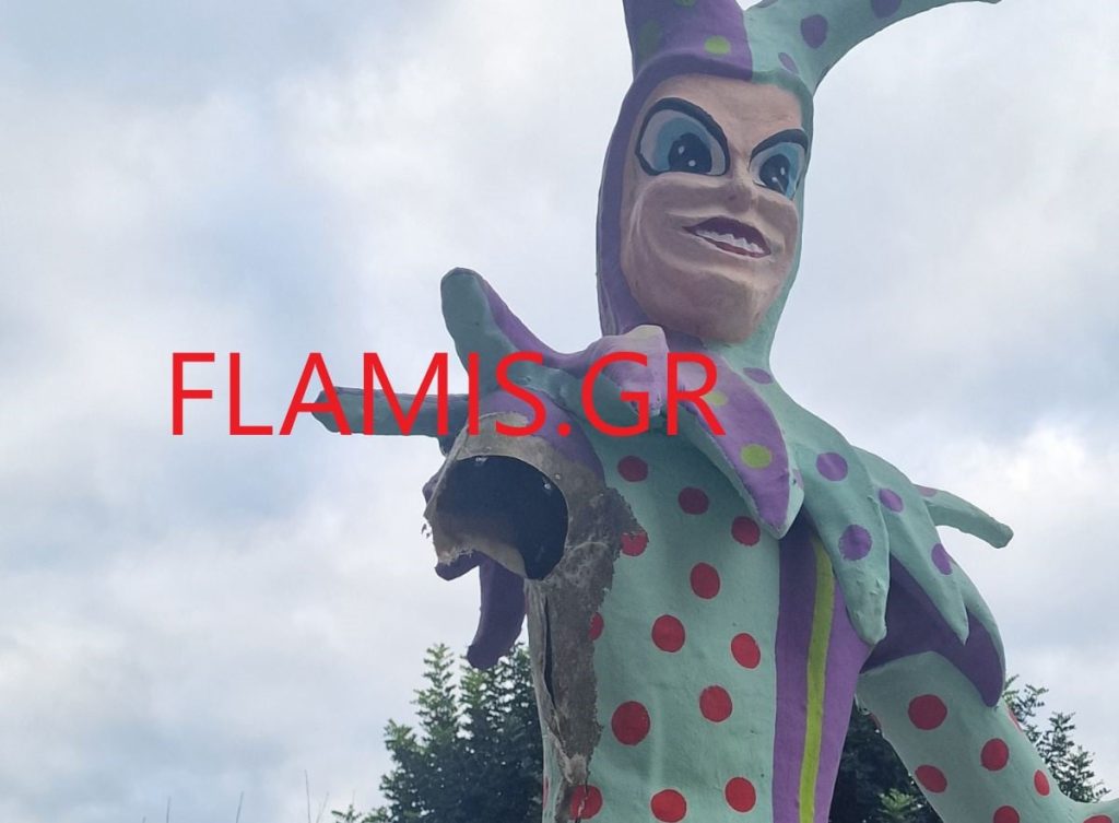 Πάτρα: Μπήκε φορτηγό στον πεζόδρομο και ακρωτηρίασε μπάστακα - φωτο! Αγανάκτηση καταστηματαρχών