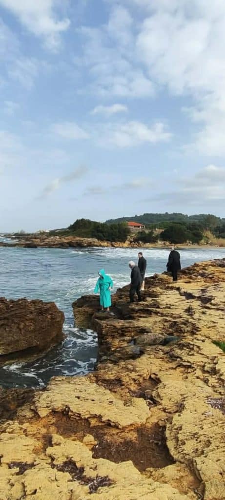 Δυτική Ελλάδα: Η διευθύντρια σχολείου που έπιασε τον σταυρό! βίντεο