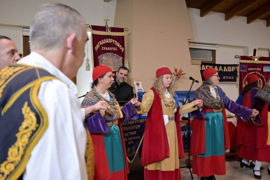 Πάτρα - φωτό: Ο Παγκαλαβρυτινός έκοψε την πίτα του