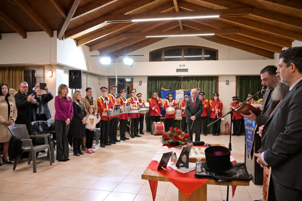 Πάτρα - φωτό: Ο Παγκαλαβρυτινός έκοψε την πίτα του