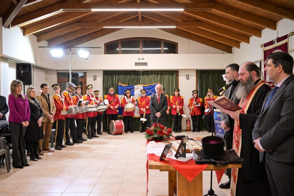 Πάτρα - φωτό: Ο Παγκαλαβρυτινός έκοψε την πίτα του