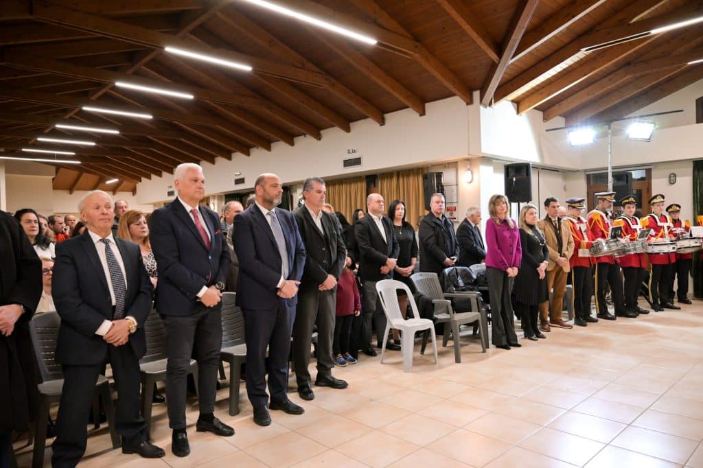 Πάτρα - φωτό: Ο Παγκαλαβρυτινός έκοψε την πίτα του