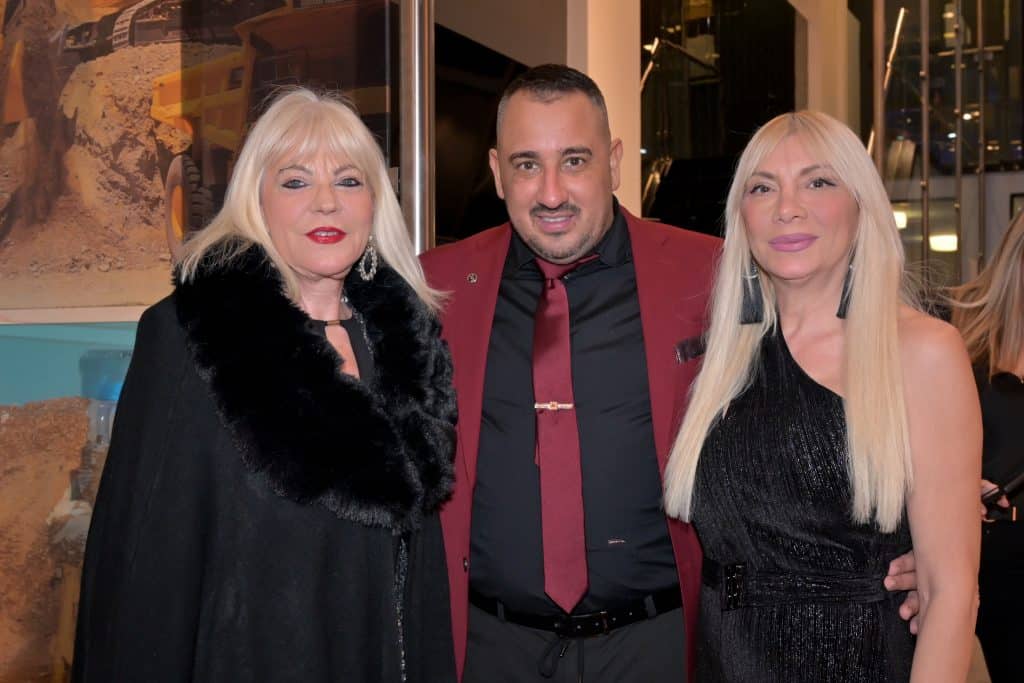 Γιορτινό κλίμα και κοπή πίτας στα γραφεία πασίγνωστου Πατρινού επιχειρηματία - φωτό!