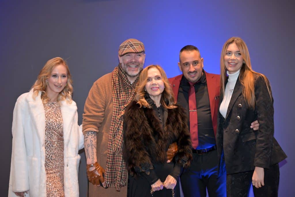 Γιορτινό κλίμα και κοπή πίτας στα γραφεία πασίγνωστου Πατρινού επιχειρηματία - φωτό!