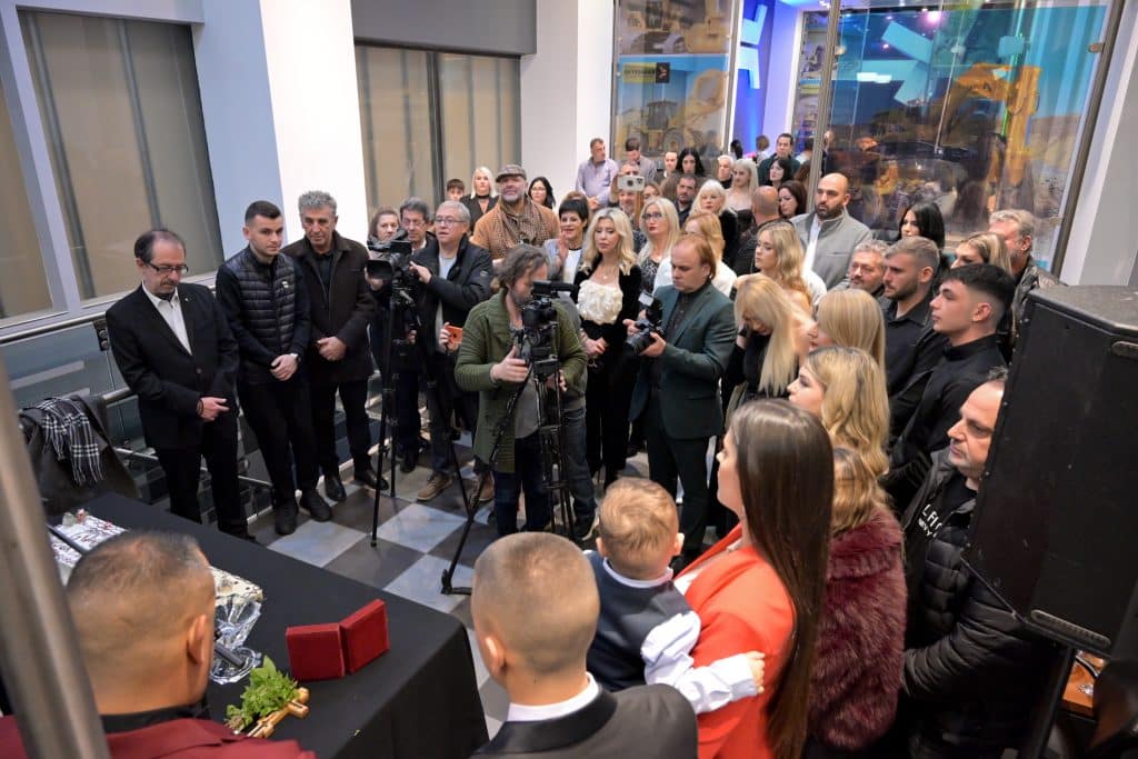 Γιορτινό κλίμα και κοπή πίτας στα γραφεία πασίγνωστου Πατρινού επιχειρηματία - φωτό!