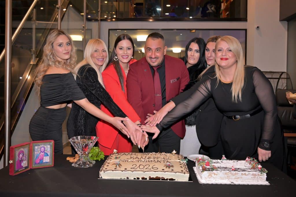 Γιορτινό κλίμα και κοπή πίτας στα γραφεία πασίγνωστου Πατρινού επιχειρηματία - φωτό!