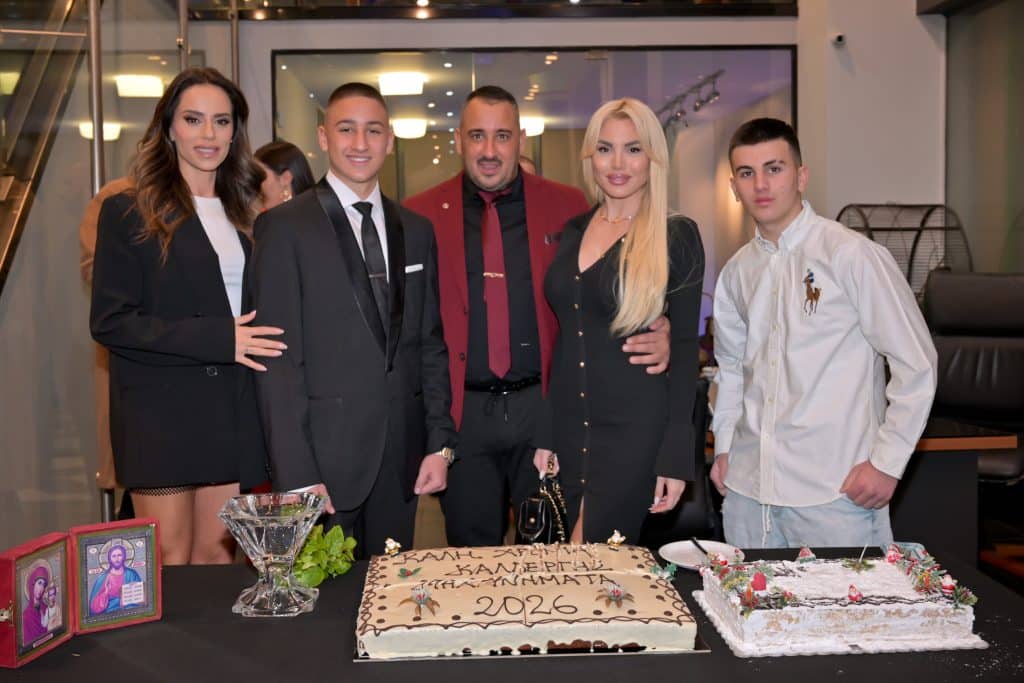 Γιορτινό κλίμα και κοπή πίτας στα γραφεία πασίγνωστου Πατρινού επιχειρηματία - φωτό!