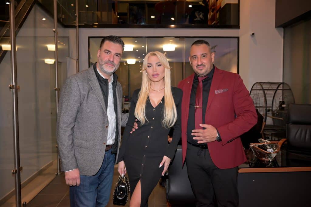 Γιορτινό κλίμα και κοπή πίτας στα γραφεία πασίγνωστου Πατρινού επιχειρηματία - φωτό!