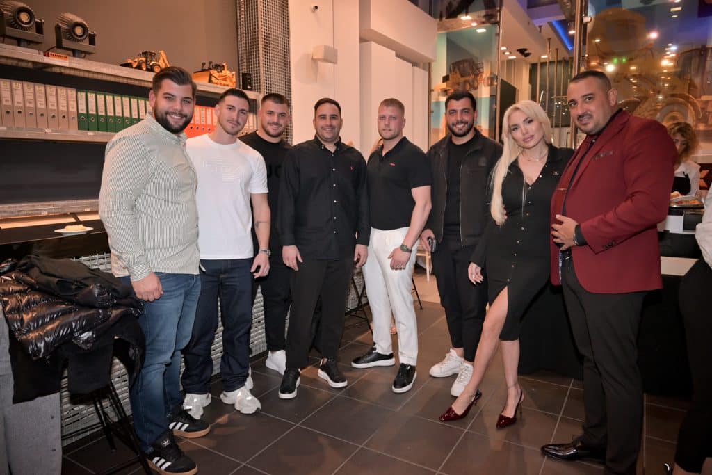 Γιορτινό κλίμα και κοπή πίτας στα γραφεία πασίγνωστου Πατρινού επιχειρηματία - φωτό!