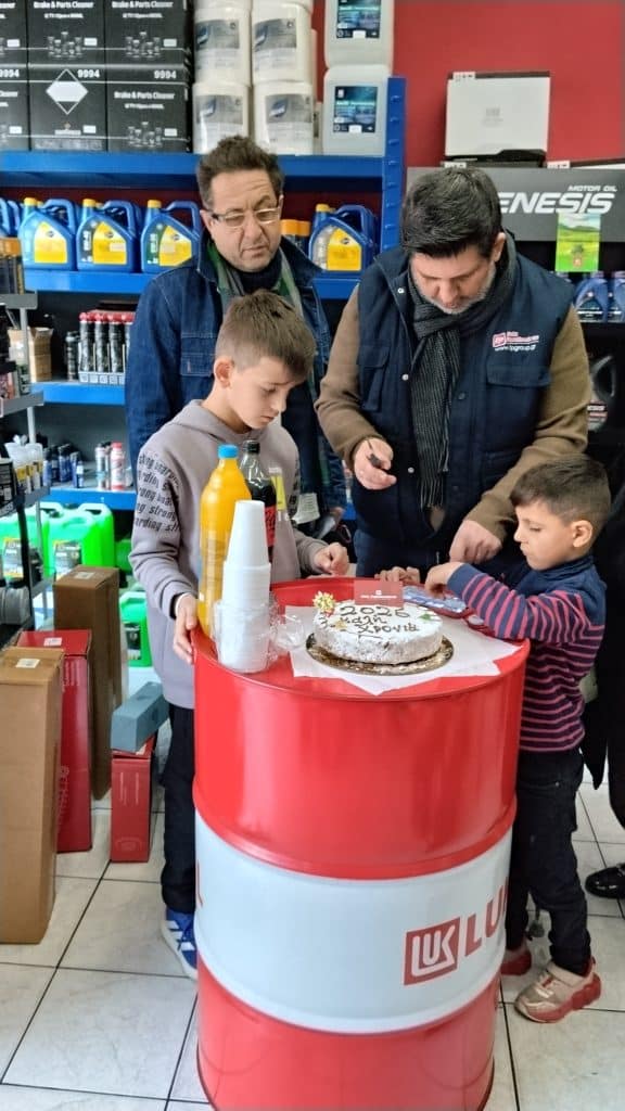 ΔΕΙΤΕ ΦΩΤΟ: Η κορυφαία εταιρεία στο είδος της Fotis Papatheodorou Autoparts έκοψε την πίτα της