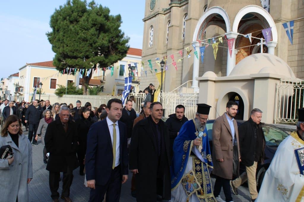 Πάτρα - φωτό: Η Δημοτική Αρχή στις εκδηλώσεις των Θεοφανείων Πάτρα - φωτό: Η Δημοτική Αρχή στις εκδηλώσεις των Θεοφανείων