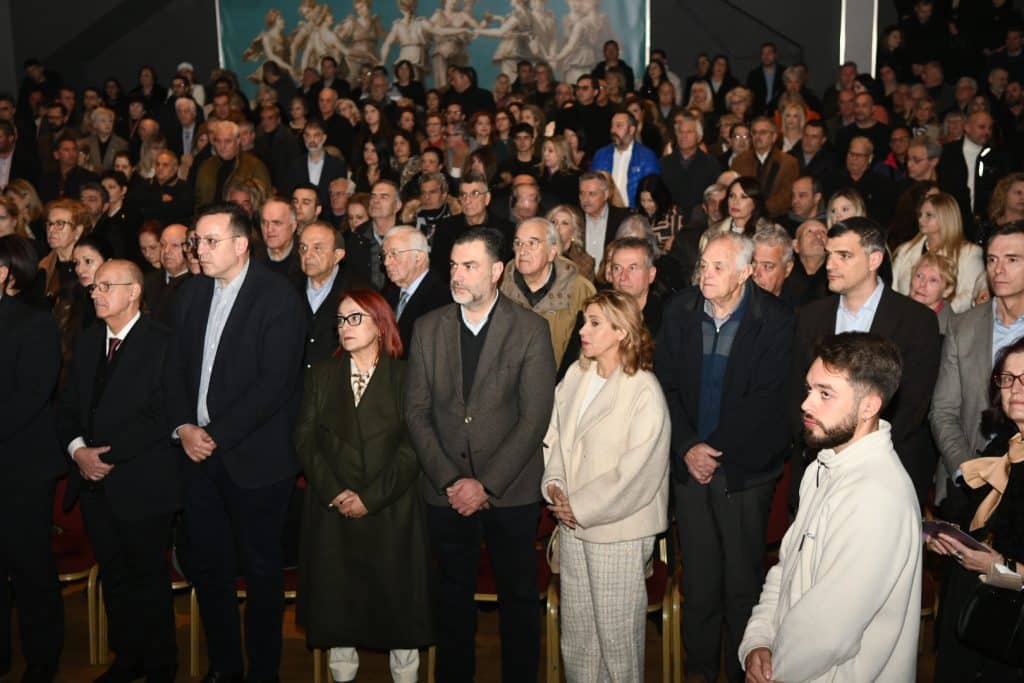 Πάτρα: Κατάμεστο το Royal για τον Κώστα Σβόλη - Ποιοι πήγαν - φωτό