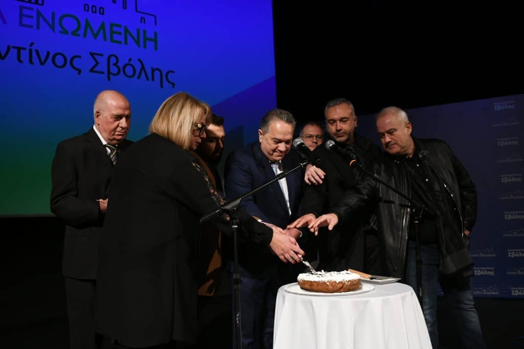 Πάτρα: Κατάμεστο το Royal για τον Κώστα Σβόλη - Ποιοι πήγαν - φωτό