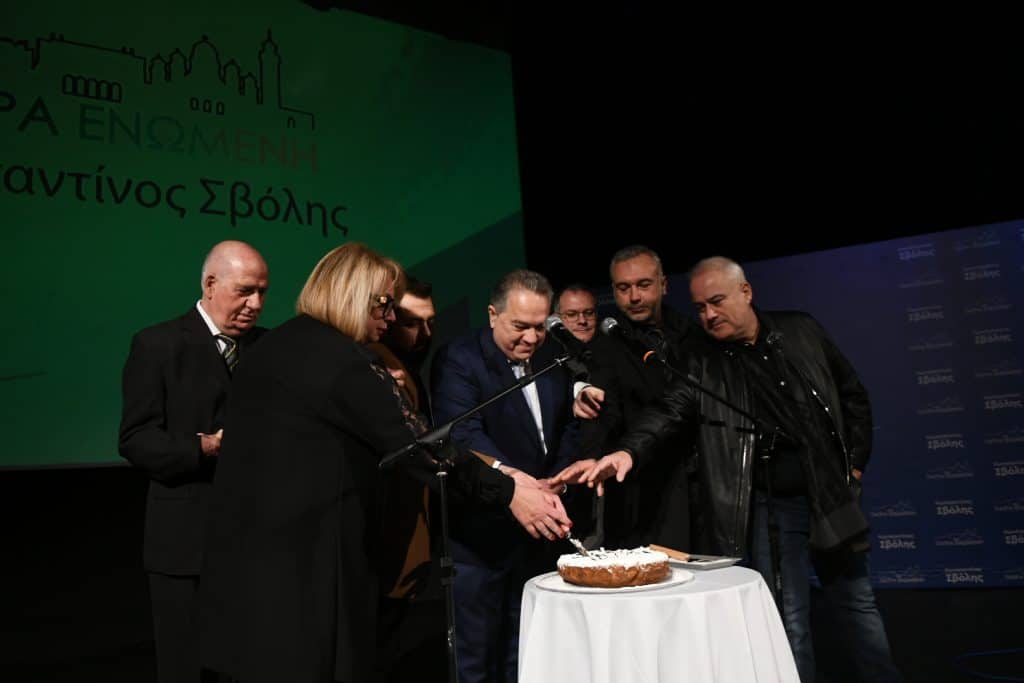 Πάτρα: Κατάμεστο το Royal για τον Κώστα Σβόλη - Ποιοι πήγαν - φωτό