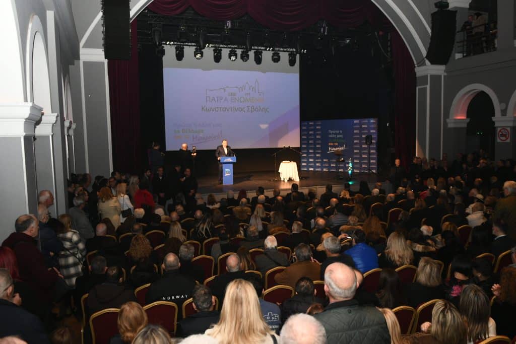 Πάτρα: Κατάμεστο το Royal για τον Κώστα Σβόλη - Ποιοι πήγαν - φωτό