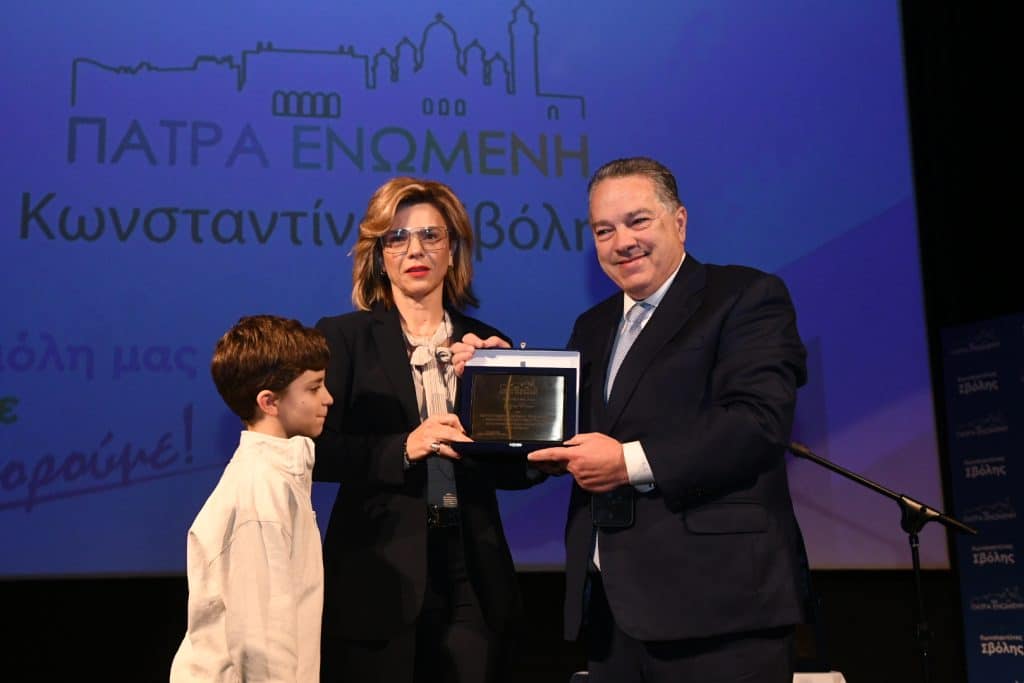 Πάτρα: Ποιους βράβευσε ο Κώστας Σβόλης στην εκδήλωση κοπής πίτας στο κατάμεστο Royal