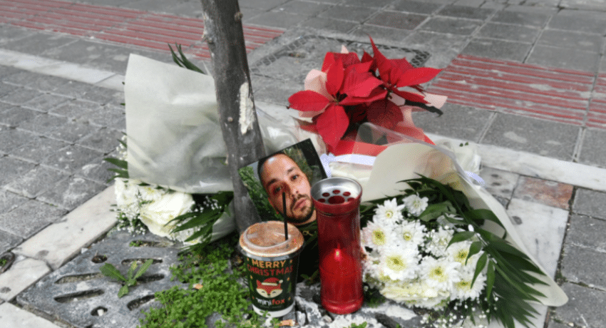 Πάτρα: Σήμερα το τελευταίο αντίο στον Κώστα - Σκηνές σπαραγμού όταν έφθασε η σορός του στο σπίτι - βίντεο Πάτρα: Σήμερα το τελευταίο αντίο στον Κώστα - Σκηνές σπαραγμού όταν έφθασε η σορός του στο σπίτι - βίντεο