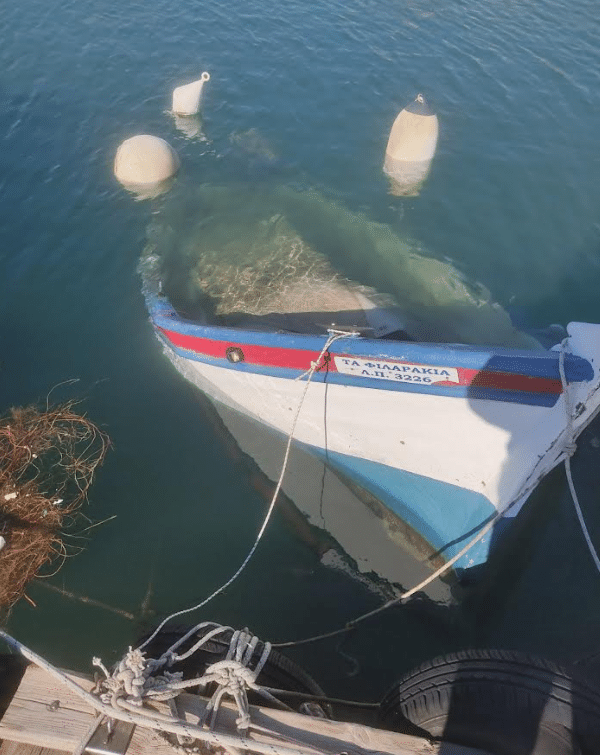 Πάτρα: Βυθίστηκε το "συλλεκτικό" σκάφος του στη μαρίνα... και ζητά αποζημίωση από τον Δήμο