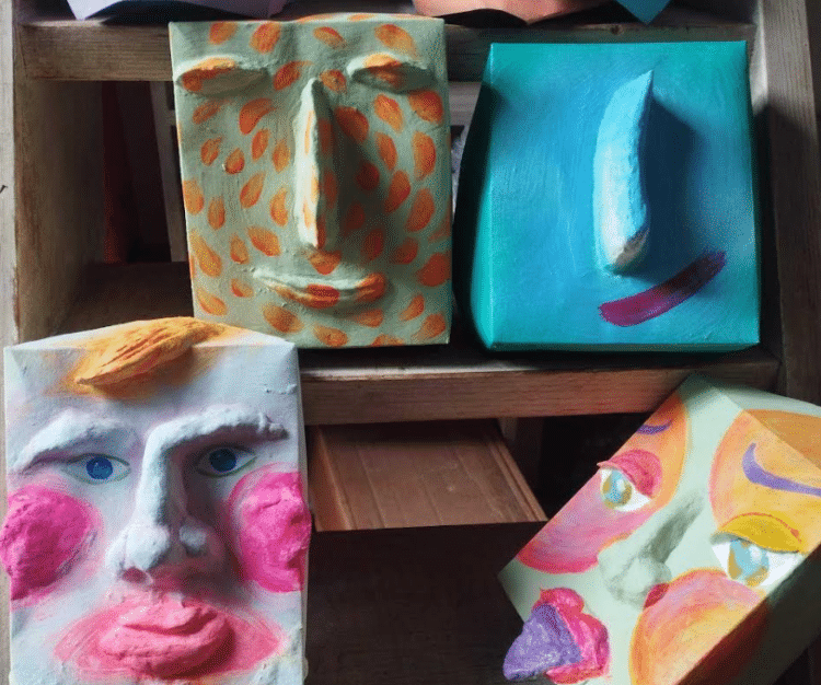 Έκθεση μάσκας στο πνεύμα του Πατρινού Καρναβαλιού από την Βασιλική Κασπίρη, «My mum is a maker!»