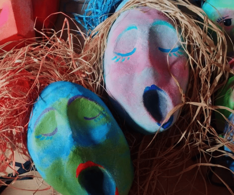 Έκθεση μάσκας στο πνεύμα του Πατρινού Καρναβαλιού από την Βασιλική Κασπίρη, «My mum is a maker!»