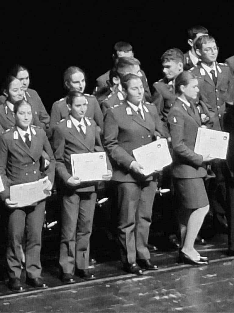 Πάτρα: Αυτή είναι η "ιπτάμενη" που τιμήθηκε χθες απο την υπουργό Παιδείας Πάτρα: Αυτή είναι η "ιπτάμενη" που τιμήθηκε χθες απο την υπουργό Παιδείας