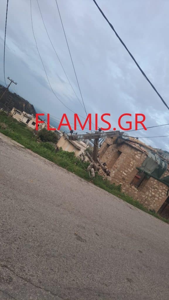 "Χαμός" στη Βούντενη από τον αέρα! Επεσαν δένδρα, "ξηλώθηκε" κολώνα - Χωρίς ρεύμα η περιοχή - φωτό