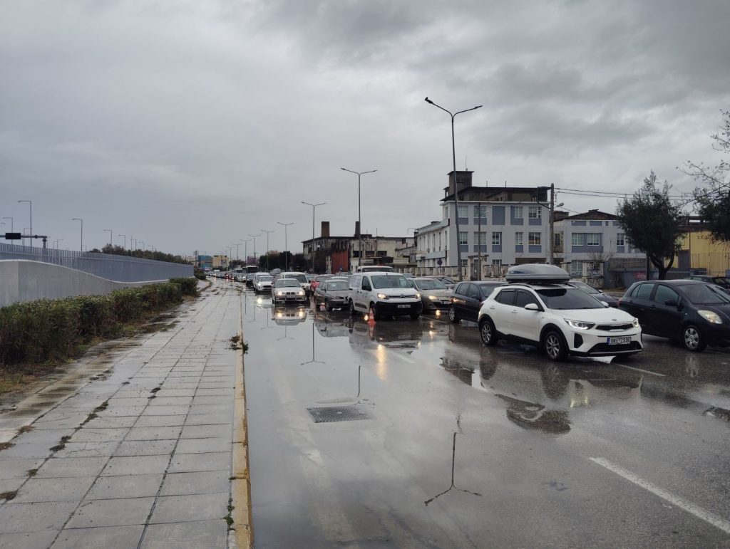 Πάτρα: Κομφούζιο στην Ακτή Δυμαίων! "Σημειωτόν" τα οχήματα - φωτό