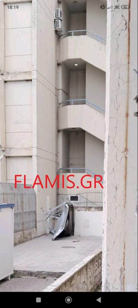 Πάτρα - ΣΟΚ: "Πέταξε" ηλιακός από το Νοσοκομείο Ρίου και έπεσε στον 1ο όροφο και σε σημεία που βρίσκονται άνθρωποι - ΦΩΤΟ