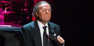 Ο Χούλιο Ιγκλέσιας αρνείται τις καταγγελίες σεξουαλικής παρενόχλησης και δηλώνει μεγάλη θλίψη Αρχική