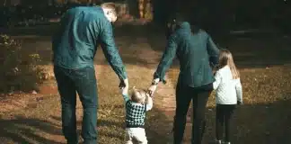 Τι είναι η «θεωρία των 9 λεπτών» που βοηθάει τις μητέρες να μην έχουν τύψεις στην καθημερινότητά τους Αρχική