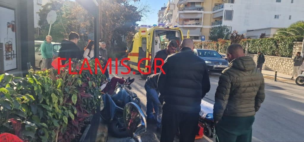 Πάτρα: ΙΧ παρέσυρε δίκυκλο με δύο άτομα στην Βορείου Ηπείρου! Πάνω στο πεζοδρόμιο το μηχανάκι - Φωτό σοκ! Πάτρα: ΙΧ παρέσυρε δίκυκλο με δύο άτομα στην Βορείου Ηπείρου! Πάνω στο πεζοδρόμιο το μηχανάκι - Φωτό σοκ!