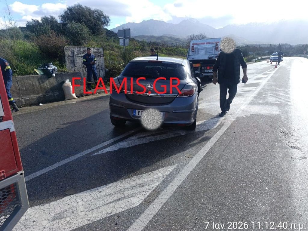 Πάτρα: ΙΧ "καρφώθηκε" στις μπάρες - Τραυματίας 23χρονος - φωτό