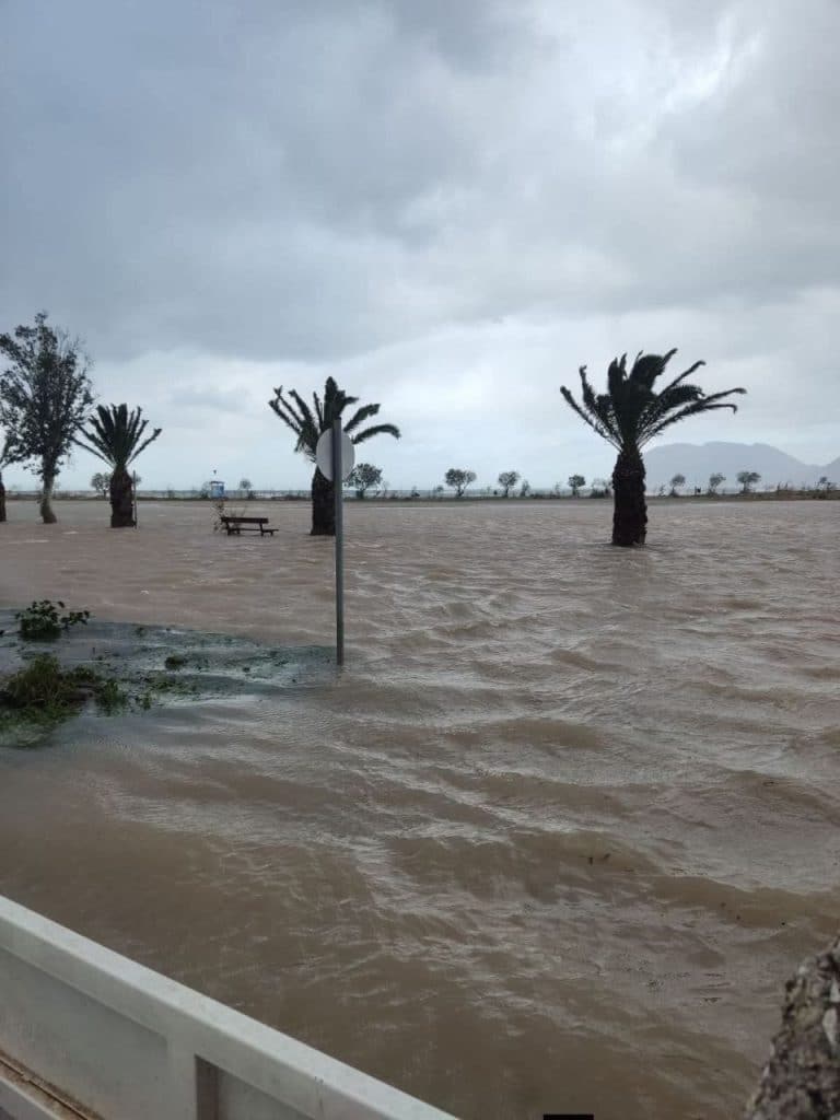 Πάτρα: Χαλάζι στην πόλη, πλημμύρες σε Ρίο και "Μουρτά", χιονοθύελλα στα ορεινά - βίντεο και φωτο
