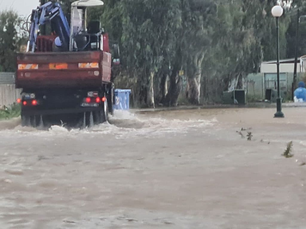 Πάτρα: Χαλάζι στην πόλη, πλημμύρες σε Ρίο και "Μουρτά", χιονοθύελλα στα ορεινά - βίντεο και φωτο