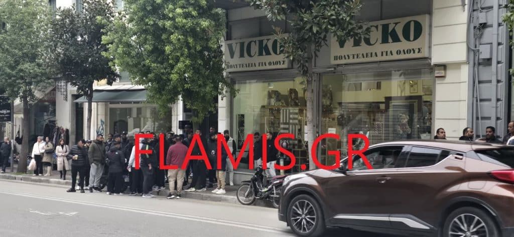 Πάτρα - Δείτε βίντεο: Εκλεισε η οδός Γούναρη! Φωνάζουν την λέξη "φονιάδες"