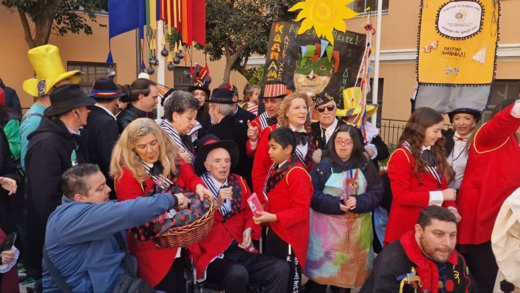 Πάτρα: Το Καρναβάλι ξεκίνησε! Μεγάλη γιορτή και το λάβαρο στο Δημαρχείο! ΔΕΙΤΕ όσα έγιναν σε βίντεο