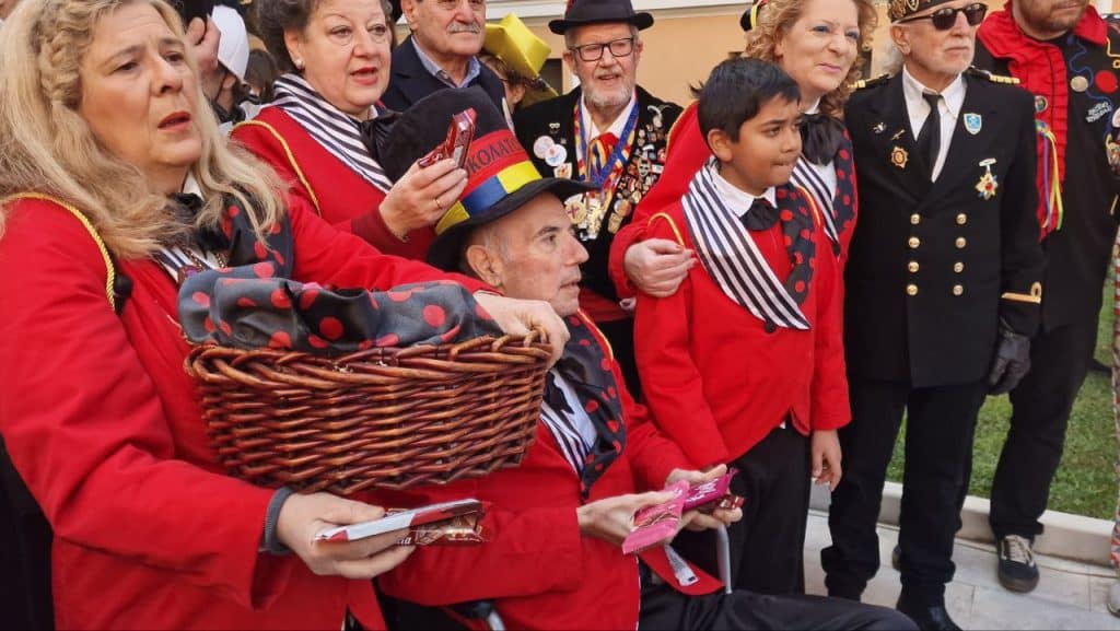 Πάτρα: Το Καρναβάλι ξεκίνησε! Μεγάλη γιορτή και το λάβαρο στο Δημαρχείο! ΔΕΙΤΕ όσα έγιναν σε βίντεο