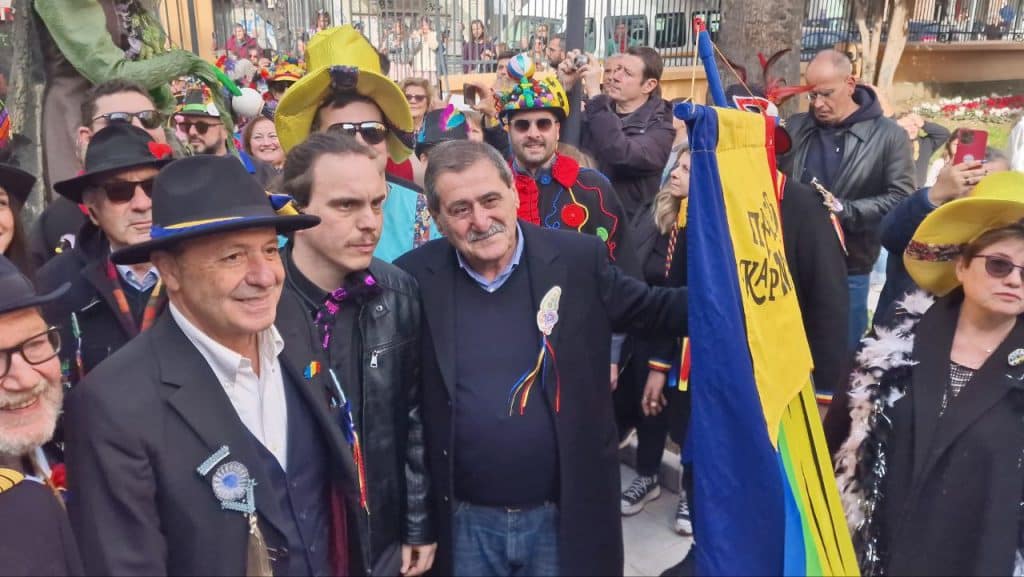 Πάτρα: Το Καρναβάλι ξεκίνησε! Μεγάλη γιορτή και το λάβαρο στο Δημαρχείο! ΔΕΙΤΕ όσα έγιναν σε βίντεο