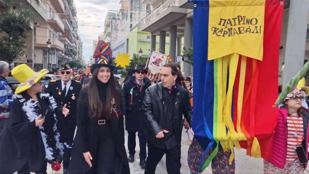 Πάτρα: Το Καρναβάλι ξεκίνησε! Μεγάλη γιορτή και το λάβαρο στο Δημαρχείο! ΔΕΙΤΕ όσα έγιναν σε βίντεο