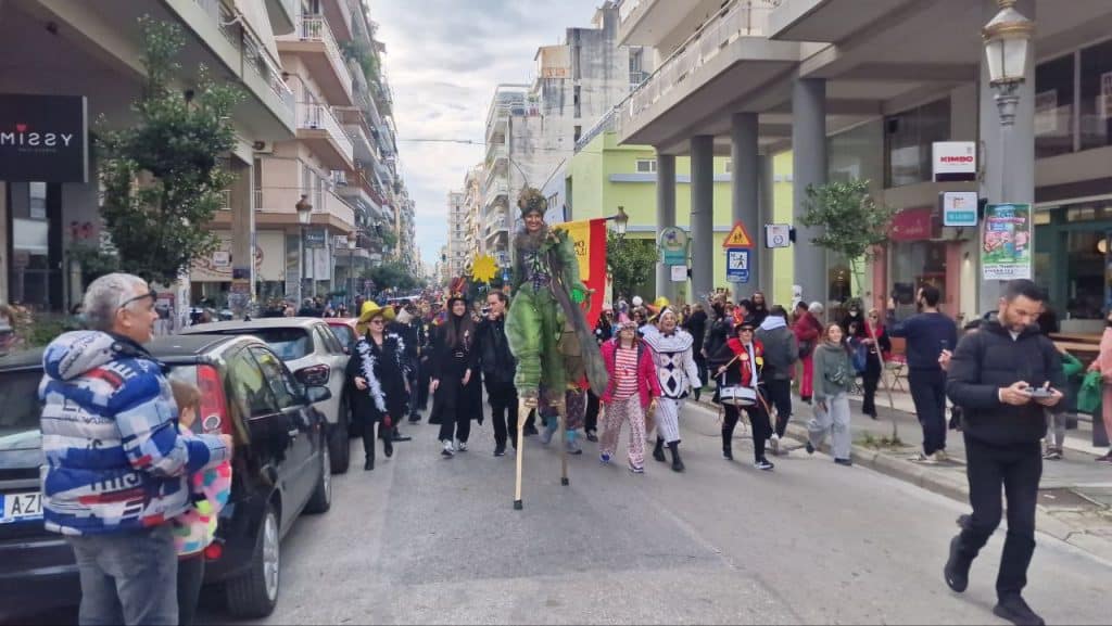 Πάτρα: Το Καρναβάλι ξεκίνησε! Μεγάλη γιορτή και το λάβαρο στο Δημαρχείο! ΔΕΙΤΕ όσα έγιναν σε βίντεο