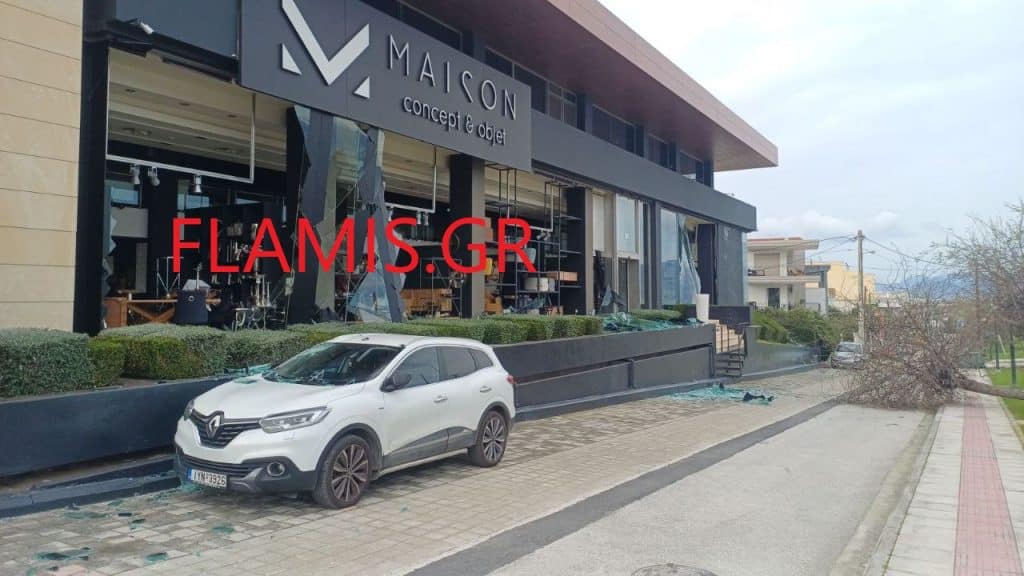 Πάτρα - ΒΙΝΤΕΟ: Οι άνεμοι διέλυσαν το Maison στην οδό Κανελλοπούλου Πάτρα - ΒΙΝΤΕΟ: Οι άνεμοι διέλυσαν το Maison στην οδό Κανελλοπούλου