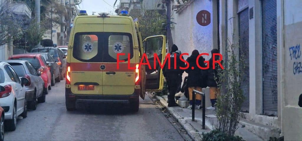 Πάτρα - ΤΩΡΑ: Τροχαίο στη Γούναρη με μηχανάκι - φωτο