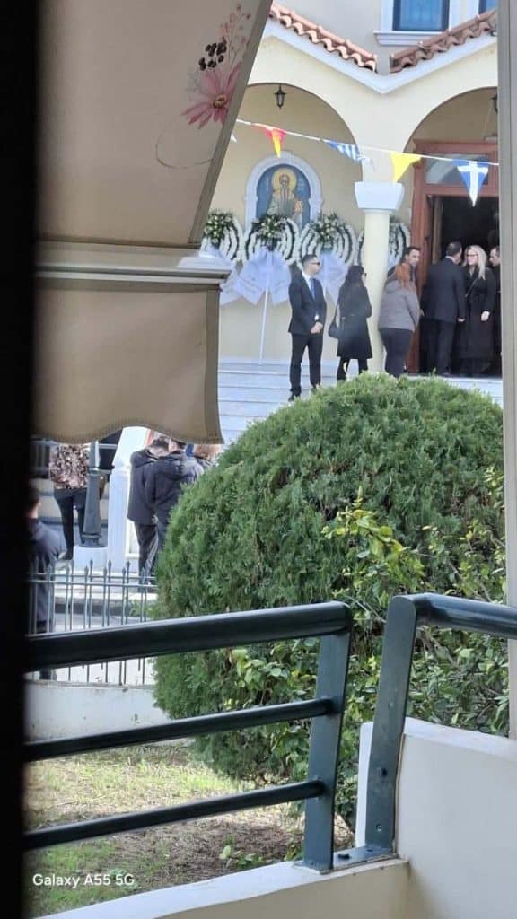 Πάτρα: Ποιος να αντέξει τόσο πόνο! Οδυρμός στο τελευταίο αντίο για την Αγγελική - φωτό