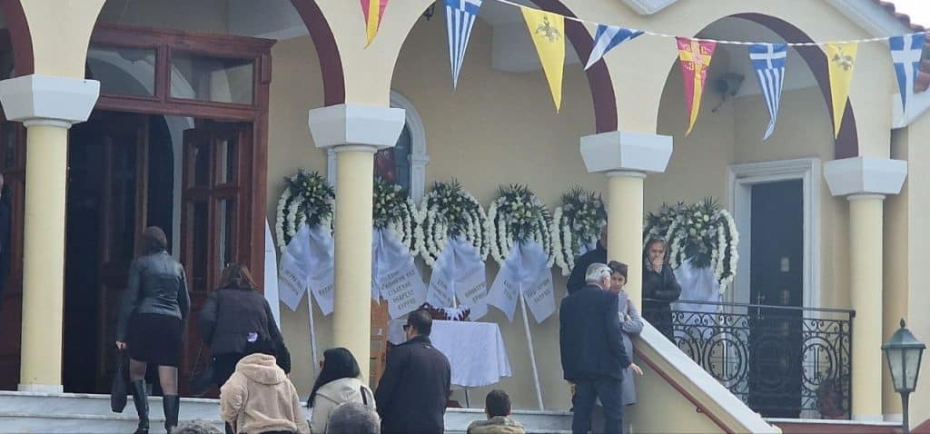 Πάτρα: Ποιος να αντέξει τόσο πόνο! Οδυρμός στο τελευταίο αντίο για την Αγγελική - φωτό