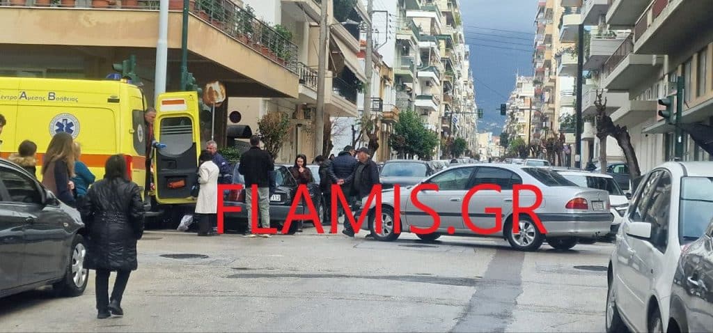 Πάτρα: ΙΧ έπεσε πάνω σε άλλο και στη συνέχεια σε άλλα δύο! Τροχαίο στην οδό Κορίνθου - φωτό