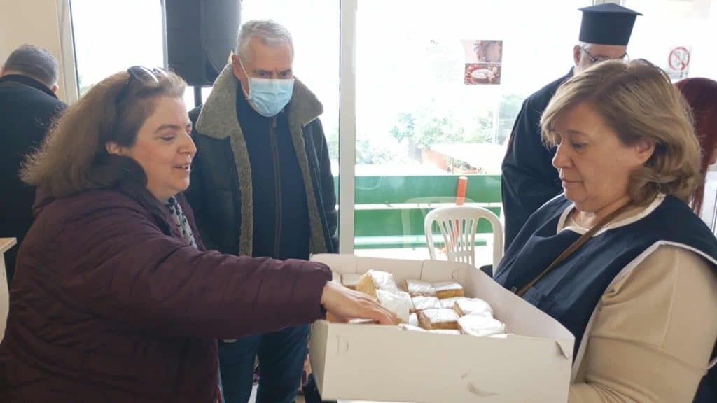 Το σπιράλ στις πίτες των ΚΑΠΗ και κοινωνικών φορέων Το σπιράλ στις πίτες των ΚΑΠΗ και κοινωνικών φορέων