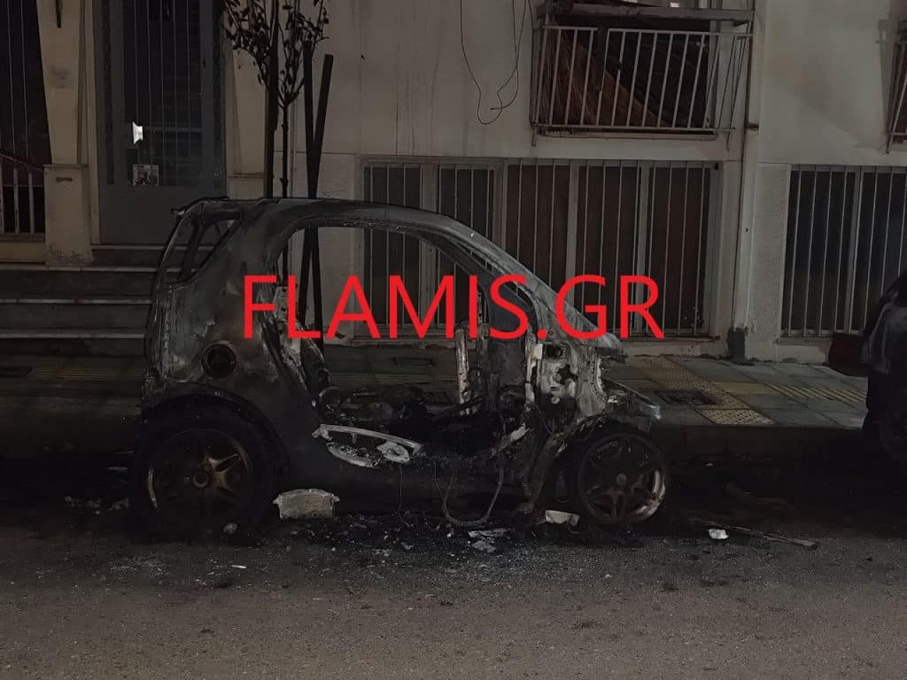 Πάτρα: Αυτό είναι το αυτοκίνητο που έκαψαν τα ξημερώματα - Ζημιές και σε άλλα δύο -φωτο