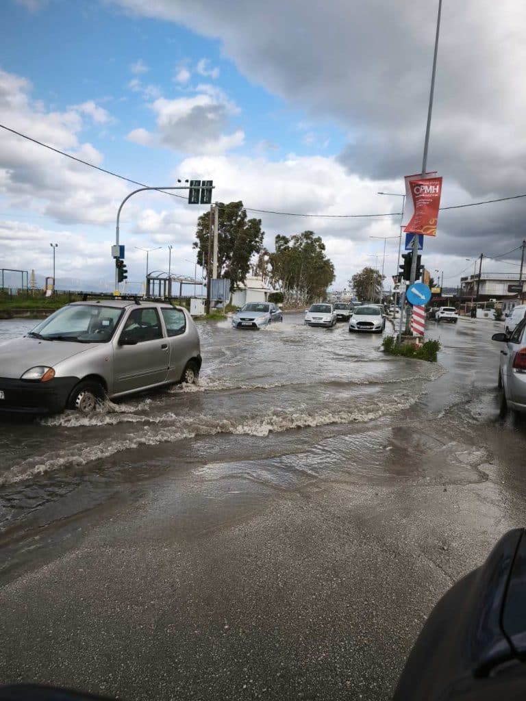 Πάτρα: Χαλάζι στην πόλη, πλημμύρες σε Ρίο και "Μουρτά", χιονοθύελλα στα ορεινά - βίντεο και φωτο