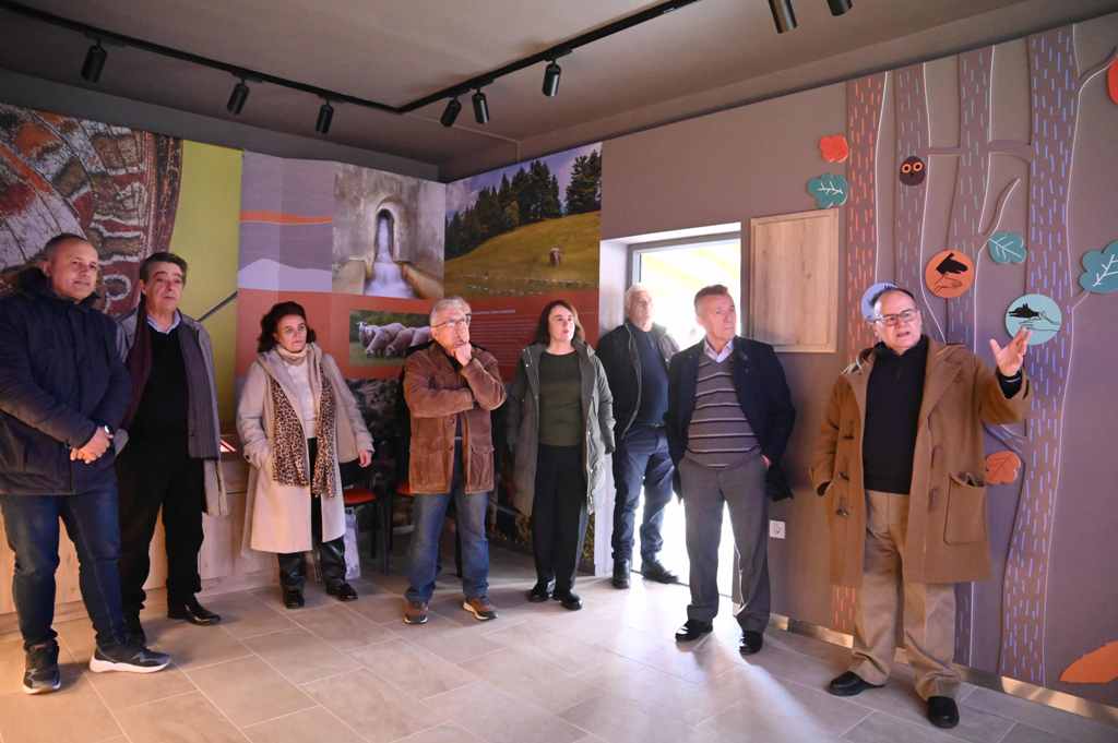 Εγκαίνια του ανακαινισμένου Κέντρου Περιβαλλοντικής Πληροφόρησης του Παναχαϊκού όρους - φωτο